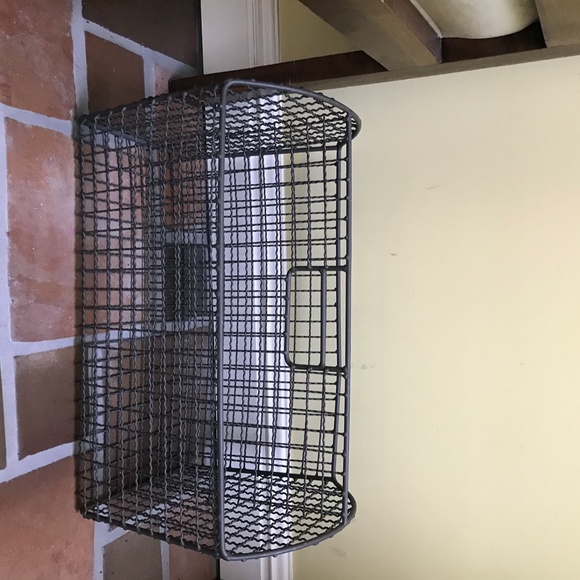 WIRE TWO COMPARTMENT BASKET WITH HANDLE - Picture 3 of 8